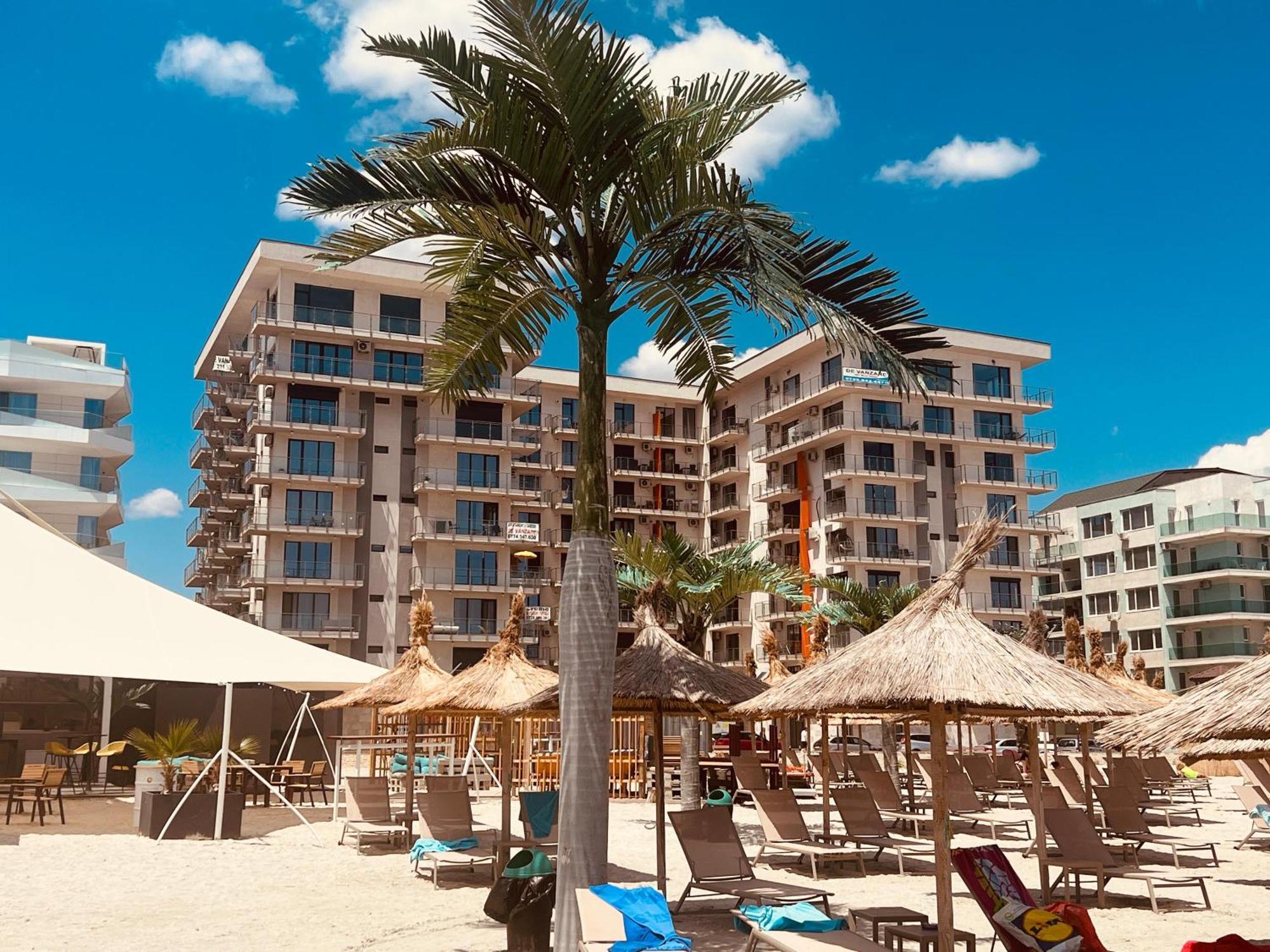 Cosmopolitan - Studio Pe Plaja Cu Vedere La Mare & Loc Parcare Gratis Năvodari Exterior foto